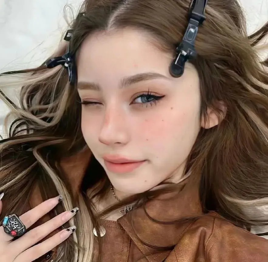 好一个侯府真千金